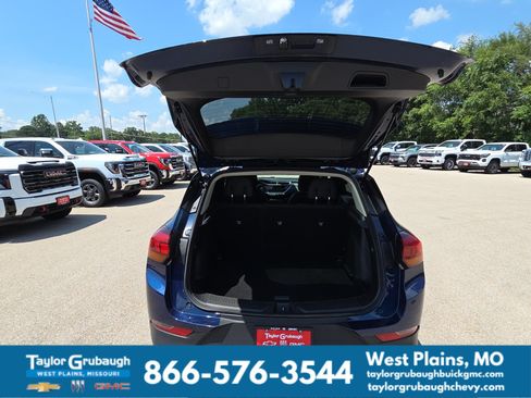 Used 2023 Buick Encore GX Preferred w/ Cold Weather Comfort Package AWD/4WD image 31