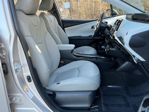 Used 2022 Toyota Prius Prime LE image 25