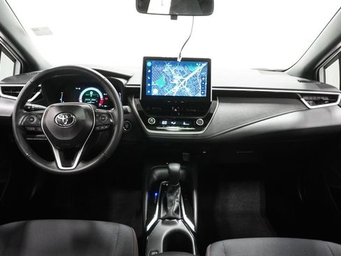 Used 2025 Toyota Corolla SE w/ SE Premium Package image 12