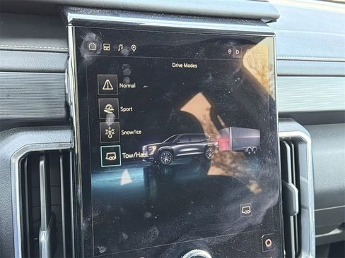 Used 2025 GMC Acadia Elevation image 16