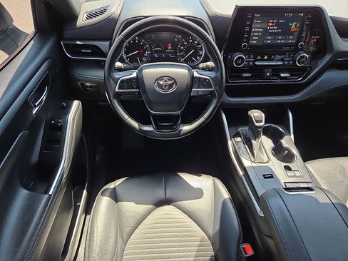 Used 2021 Toyota Highlander XSE FWD image 13