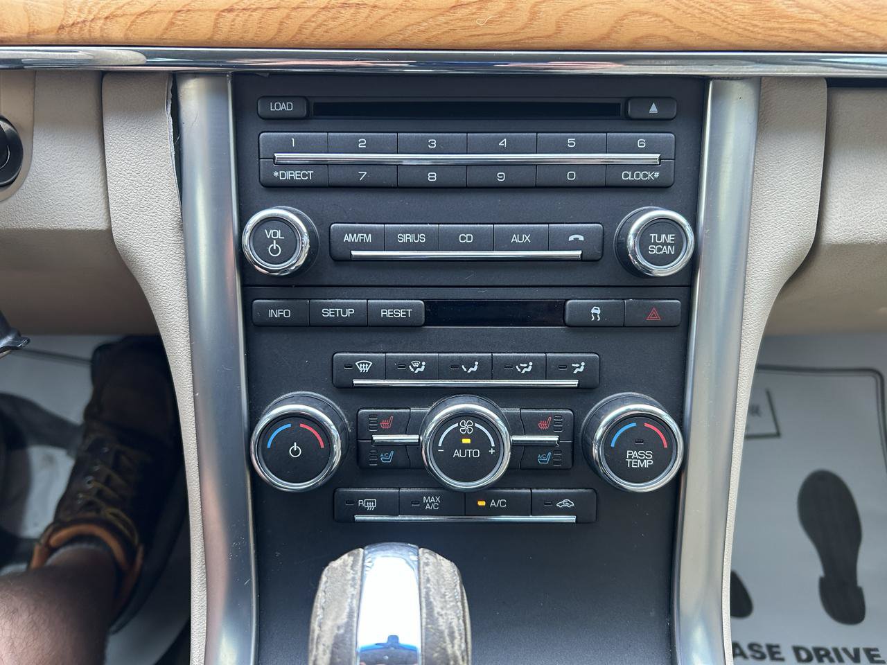 Used 2009 Lincoln MKS AWD image 23