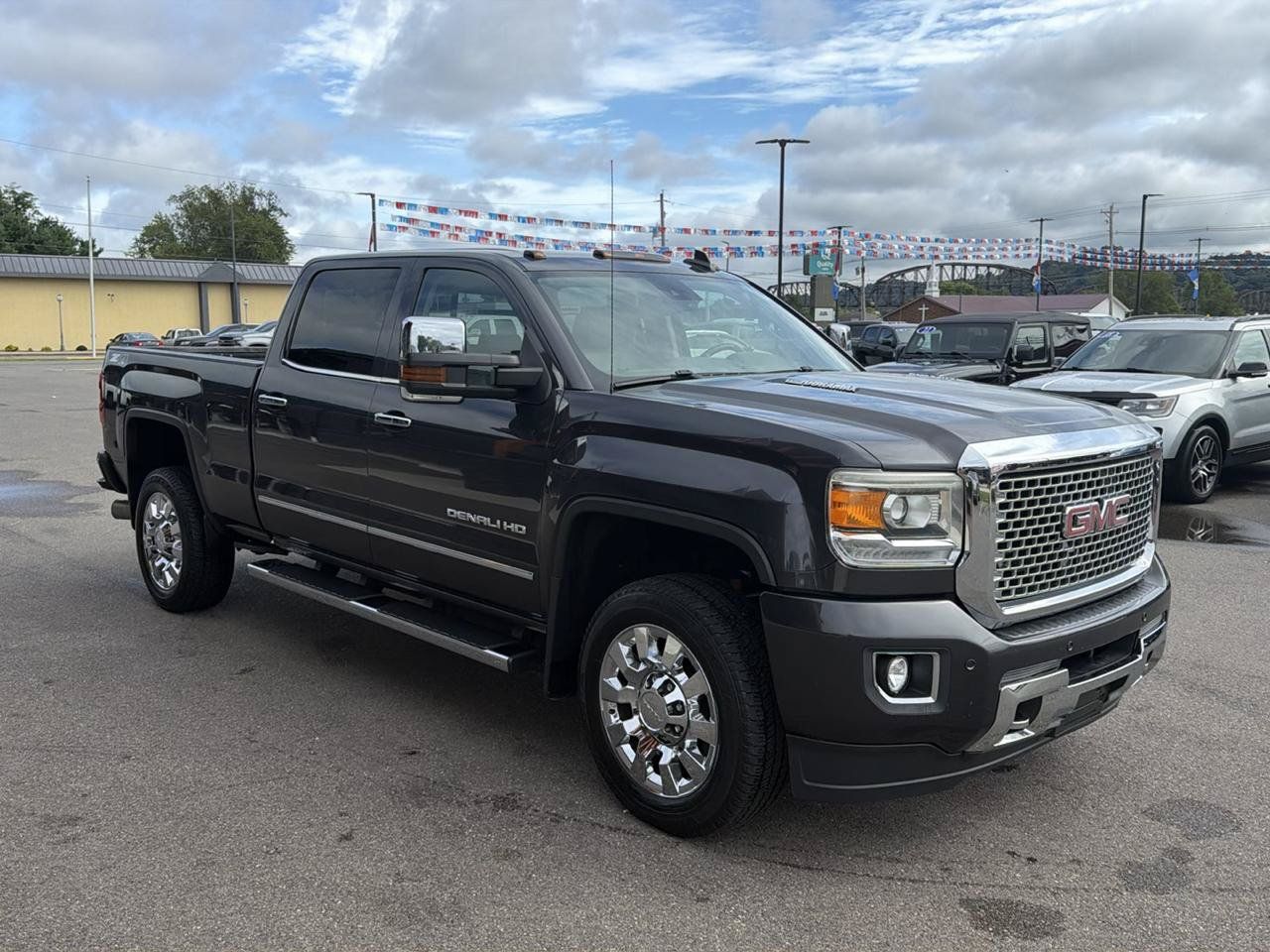 Used 2015 GMC Sierra 2500 Denali w/ Duramax Plus Package AWD/4WD image 3