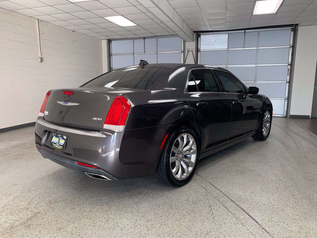 Used 2019 Chrysler 300 Touring w/ Quick Order Package 2EF RWD image 7
