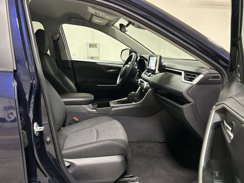 Used 2025 Toyota RAV4 XLE AWD/4WD image 21