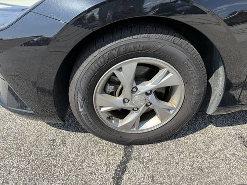 Used 2021 Hyundai Elantra SE FWD image 9