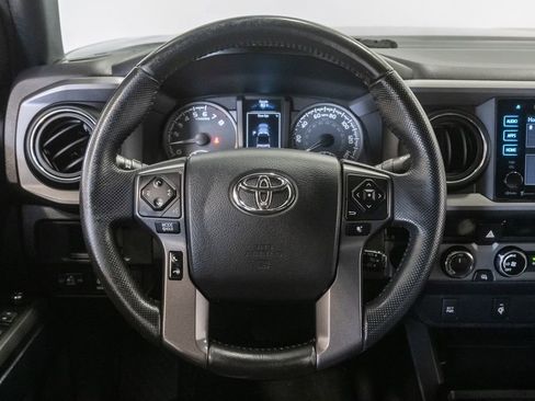 Used 2016 Toyota Tacoma TRD Off-Road w/ Towing Package AWD/4WD image 11