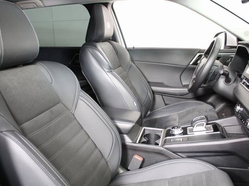 Used 2024 Mitsubishi Outlander SE Black Edition image 10