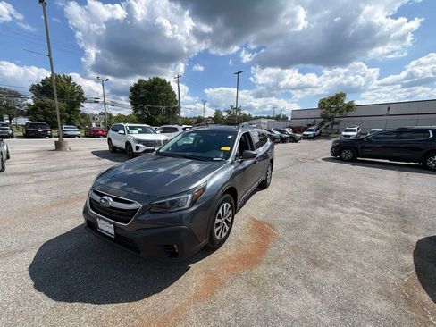 Used 2020 Subaru Outback Premium AWD/4WD image 3