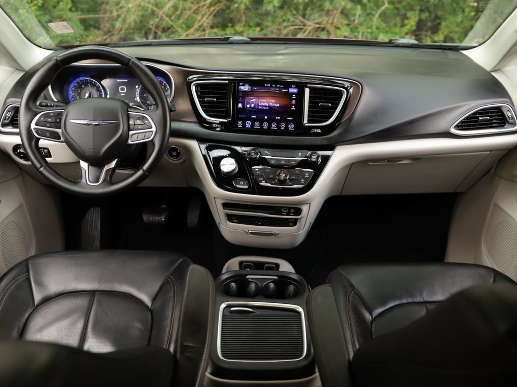 Used 2017 Chrysler Pacifica Touring-L Plus w/ Tire & Wheel Group FWD image 23