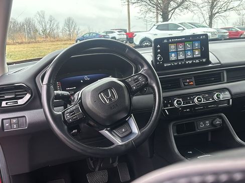 Used 2024 Honda Pilot Elite image 13