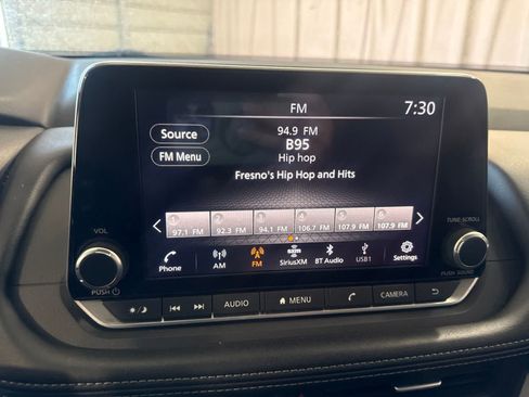 Used 2024 Nissan Rogue SV FWD image 25