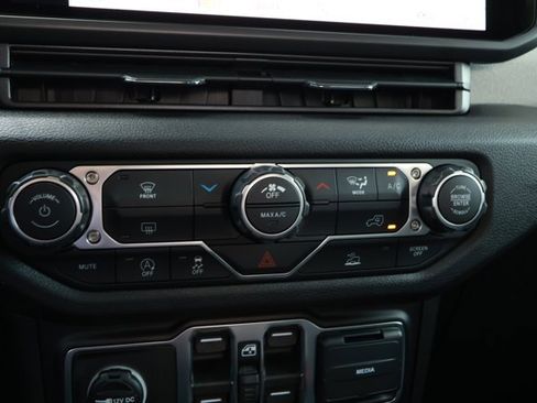 New 2026 Jeep Gladiator Sport AWD/4WD image 18