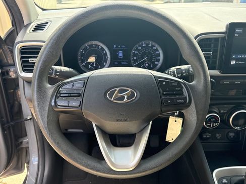Used 2020 Hyundai Venue SEL FWD image 14