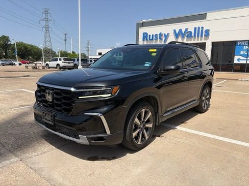 Used 2025 Honda Pilot Touring image 2