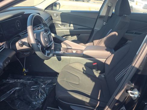 Used 2023 Hyundai Elantra SEL w/ Convenience Package FWD image 5