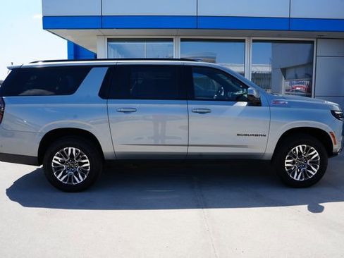 Used 2025 Chevrolet Suburban Z71 AWD/4WD image 37