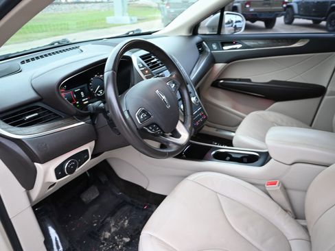 Used 2018 Lincoln MKC Reserve image 9