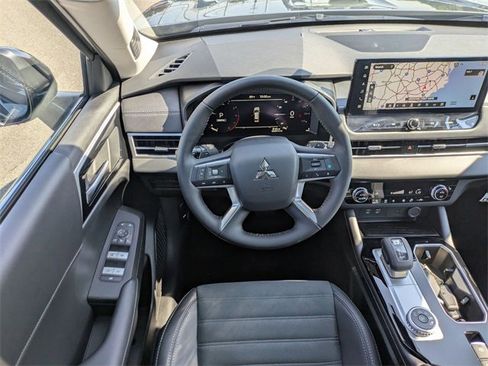 New 2025 Mitsubishi Outlander SE image 30