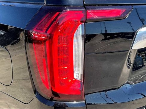 Used 2021 GMC Yukon Denali w/ Denali Premium Package image 29