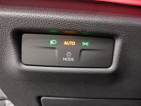 New 2025 Volkswagen Tiguan SE image 28