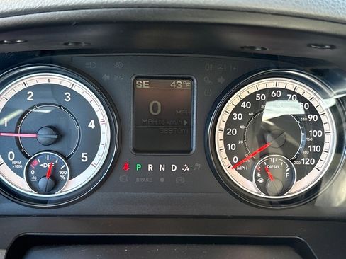 Used 2018 RAM 2500 Tradesman w/ Chrome Appearance Group image 13