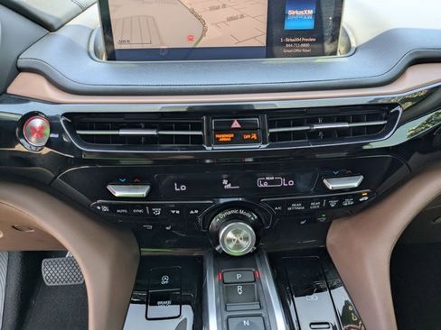 Used 2024 Acura MDX SH-AWD w/ Technology Package image 15