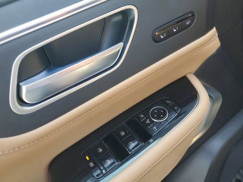 Used 2025 INFINITI QX80 Sensory image 14