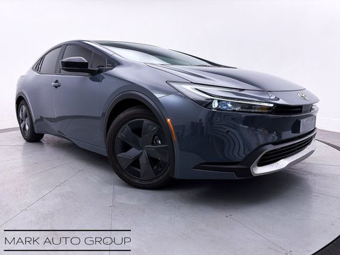 Used 2025 Toyota Prius Plug-In Hybrid image 1