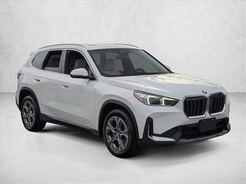 Used 2023 BMW X1 xDrive28i image 3