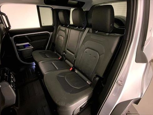 Used 2020 Land Rover Defender 110 SE image 14