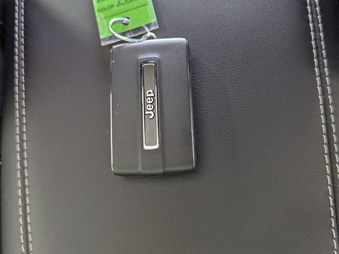 New 2025 Jeep Grand Cherokee Altitude image 30