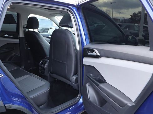 Certified 2022 Volkswagen Taos SE image 30