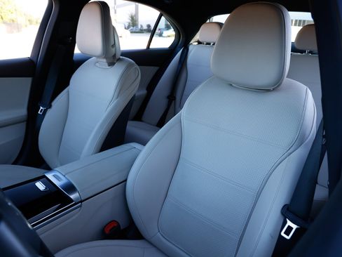 Used 2024 Mercedes-Benz C 300 Sedan image 9