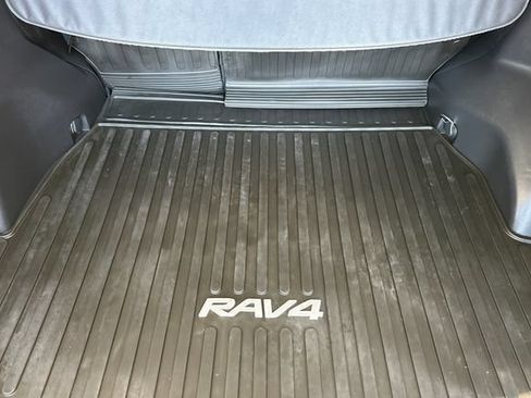 Certified 2022 Toyota RAV4 XLE w/ Convenience Package AWD/4WD image 19