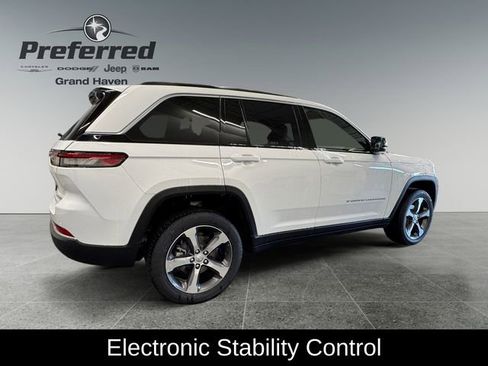 New 2026 Jeep Grand Cherokee Limited w/ Trailer Tow Package AWD/4WD image 20