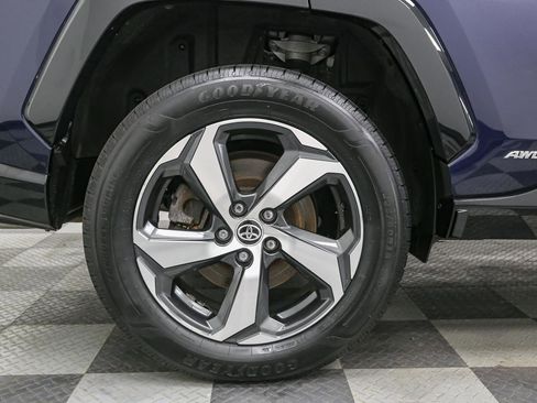 Used 2024 Toyota RAV4 SE w/ Weather & Moonroof Package AWD/4WD image 17