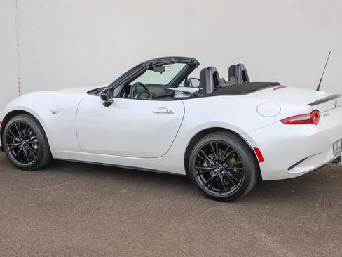 Used 2025 MAZDA MX-5 Miata Club RWD image 13