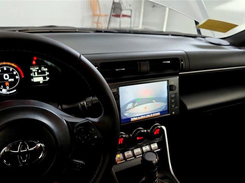 Certified 2025 Toyota GR86 w/ ALL Weather Mat Package (TMS) image 21