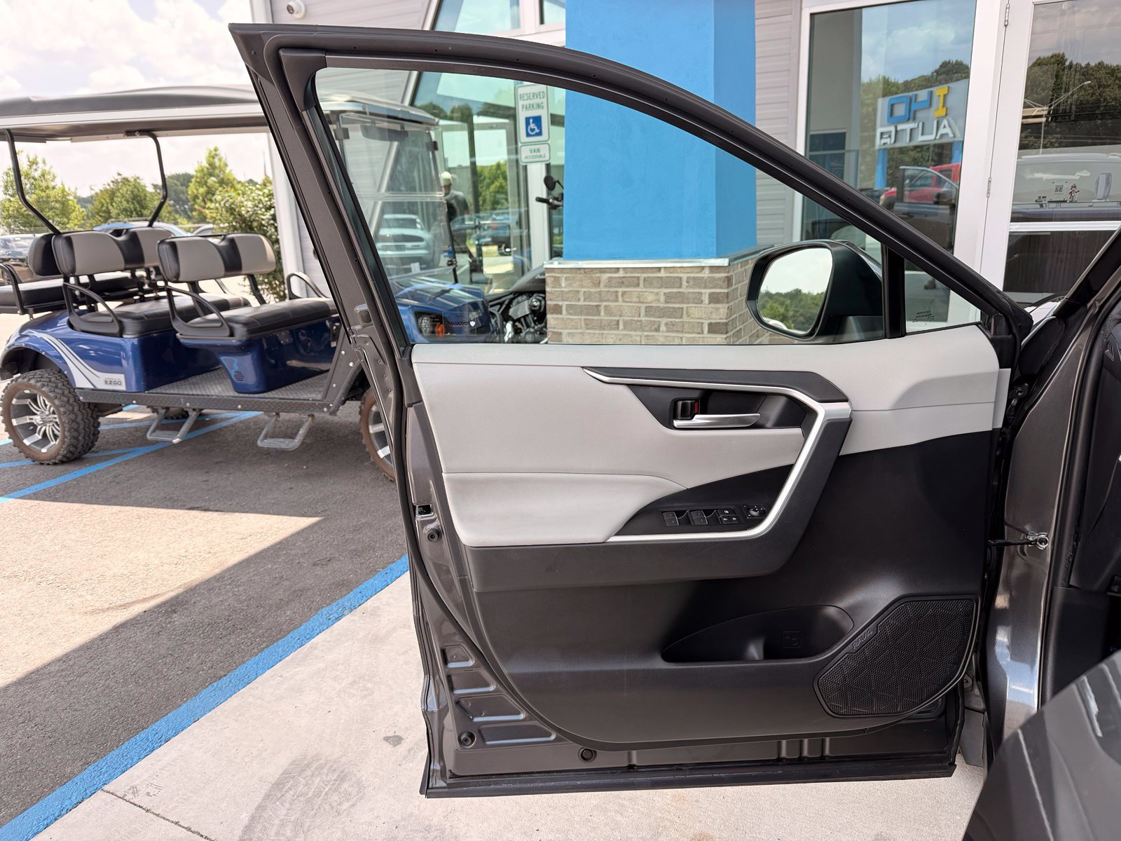 Used 2023 Toyota RAV4 XLE w/ Convenience Package FWD image 13