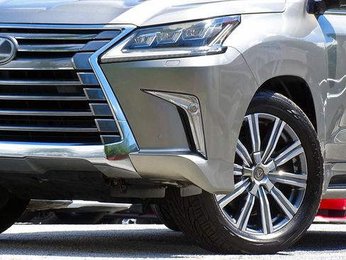 Used 2016 Lexus LX 570 4WD w/ Luxury Package image 7