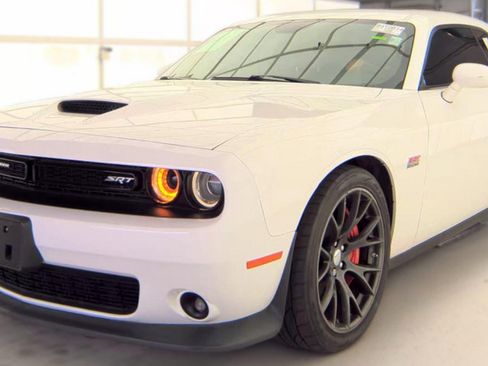 Used 2016 Dodge Challenger SRT w/ Technology Group RWD image 2