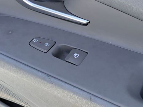 Used 2025 Hyundai Elantra SEL FWD image 34