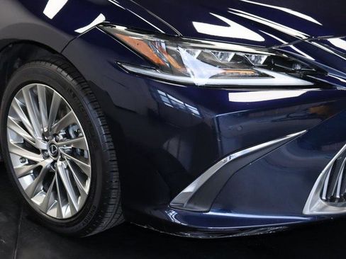 Used 2020 Lexus ES 300h w/ Accessory Package image 10