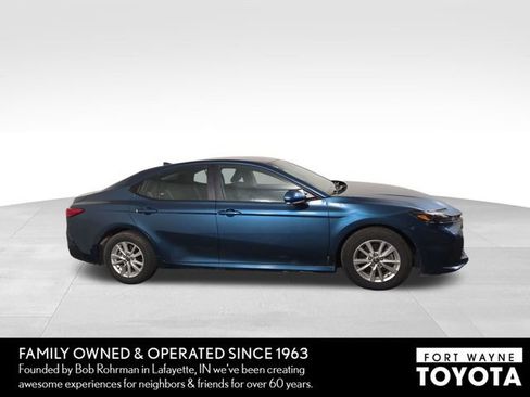 Used 2025 Toyota Camry LE image 5