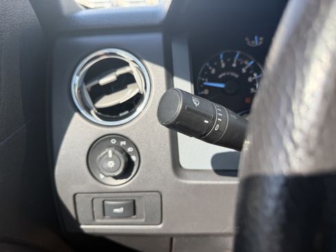 Used 2011 Ford F150 XLT w/ XLT Chrome Pkg image 10