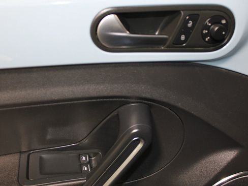 Used 2012 Volkswagen Beetle 2.5 FWD image 9