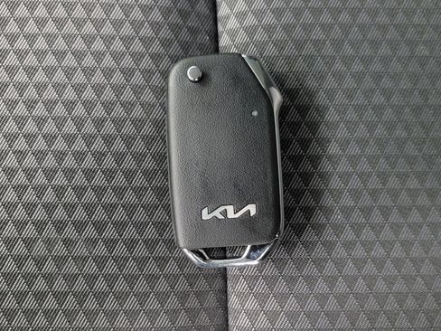 Used 2025 Kia Soul LX w/ LX Technology Package image 32