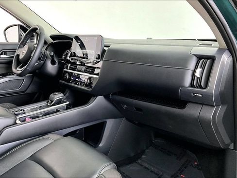 Used 2024 Nissan Pathfinder SL w/ Black Appearance Package AWD/4WD image 20