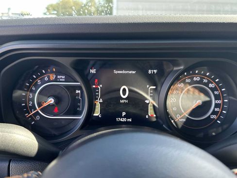 Used 2024 Jeep Gladiator Mojave AWD/4WD image 24